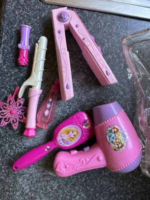 Girls Roll Play Hairdressers  • £6