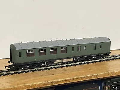 Hornby OO Gauge Model Railway Plain Green Brake Coach • £0.99