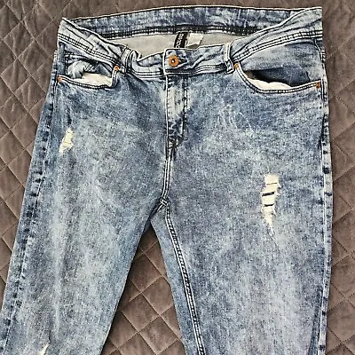 H&M Divided Women's Size 12 Skinny Mid Rise Stretch Acid Wash Jeans Distressed • $19.99