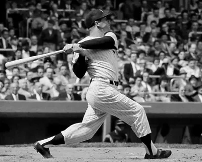Unsigned B&W 8x10 Photo Of Yankees Legend Mickey Mantle. • $6.99