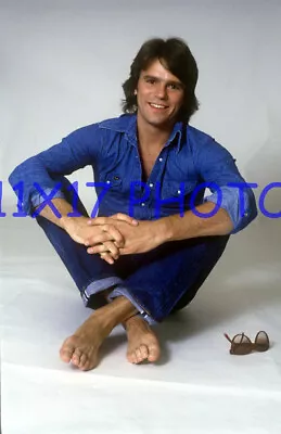 #754RICHARD DEAN ANDERSONbarefeetbarefootMACGYVER11X17 POSTER SIZE PHOTO • $14.50