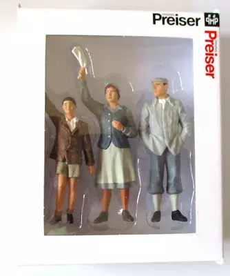 Preiser Figures G 1:22.5 Scale  # 45084 PEOPLE WAVING On PLATFORM • $39.95