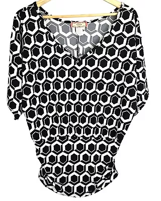 C'est La Vie Women's Black & White Short Sleeve Geometric Blouse. Size XL • $7.70