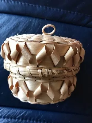 VTG Native American Maine Penobscot Split Ash With Curles Lidded Basket • $55