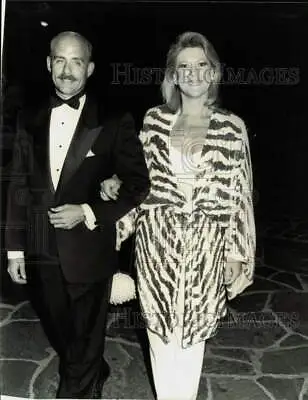 1987 Press Photo Meredith MacRae & Date At Bel Air Party For Elizabeth Taylor • $16.99