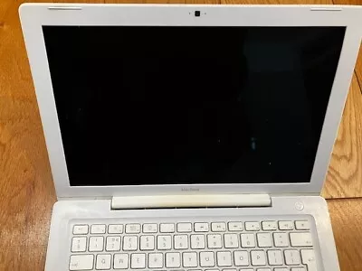 Apple MacBook A1181 - 13  Laptop -  (Early 2009) • £25