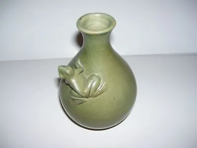 Green Matte Glaze Ceramic Pottery Frog Vase • $25.99