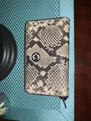 Michael Kors Women's Wallet • $8.50