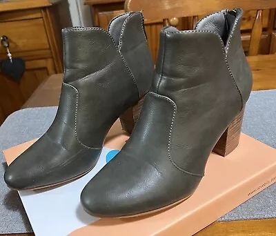 Womens I Love Billy Ankle Boots Size 38 - Olive • $14.99