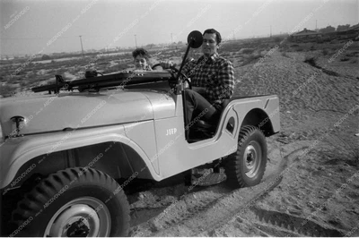 $9.99 • Buy 8b20-17205 Candid Clint Walker Driving Around In A Jeep 8b20-17205