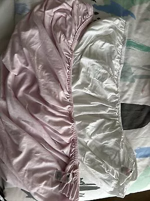Used Set Of 2 Cot Fitted Sheets 96 X 67 Cm Pack Of 2 - White & Pink Mothercare • £2