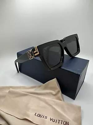Louis Vuitton Sunglasses Millionaire Black/gold • $210