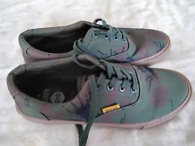 Navitas Canvas Trainer Shoes Green Camo Size 8 • £4.99
