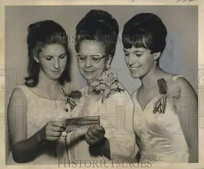 1968 Press Photo Members Attend International Order Of Rainbow Girls Convention • $16.99