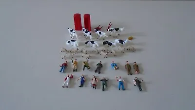 £0.99 • Buy 00 Gauge Model Railway Lineside/Station Figures With Animals And Accessories.