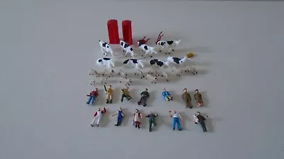 £0.99 • Buy 00 Gauge Model Railway Lineside/Station Figures With Animals And Accessories.