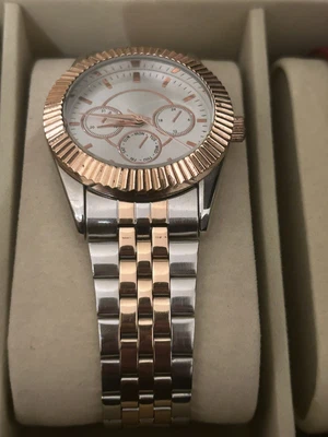 £15 • Buy New Look Ladies Watch