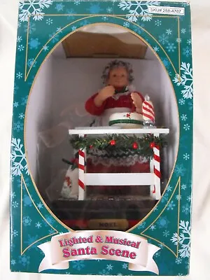 Lighted & Musical Mrs. Claus Making Cookies Scene 2001 - Christmas International • $8.99