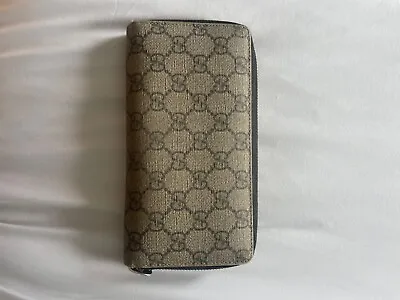 $400 • Buy Beige Gucci Womens Zip Around Wallet, Pre Owned And In Mostly Good Condition
