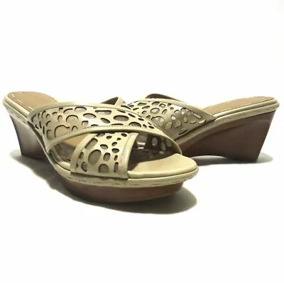 B Makowsky SEND Khaki Cutout Leather Crosstrap Wedge Heel Slide Sandals Size  9M • $19