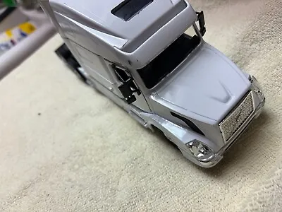 1/32 New Ray White  Volvo Vn- 780 Semi Tractor  No Packaging # A111 • $29