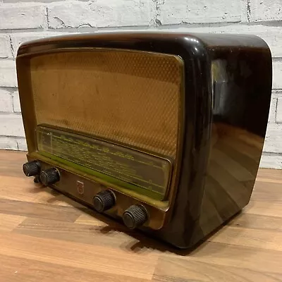 Vintage Philips Bakelite Valve Radio • $49.74