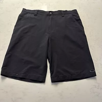 OAKLEY Black Shorts Size 36 • $14