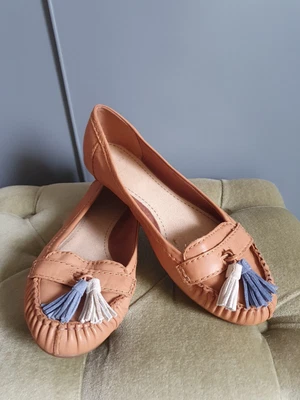 £5 • Buy Clarks Tassel Loafers Size 7