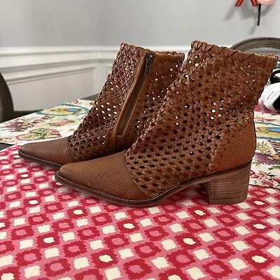 Free People Ankle Booties Women’s Size 39.5 - Leather - Never Worn - Wow!! • $65