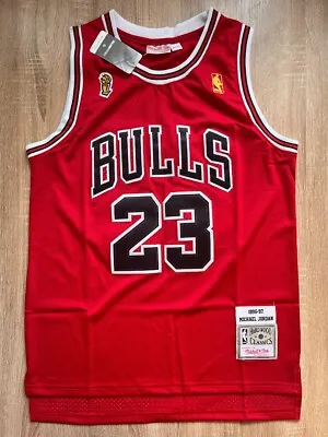 Chicago Bulls Michael Jordan #23 NBA Swingman Jersey T-shirt - Red • £21.99