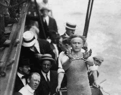 Harry Houdini Shows His Handcuffs; Submerged Into East River 8 X 10  Photo 53 • $7.43