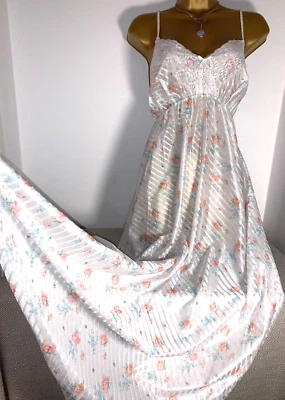 £5 • Buy Vtg Beautiful Semi Sheer Floral Nylon Negligee/ Nightdress Size S/m