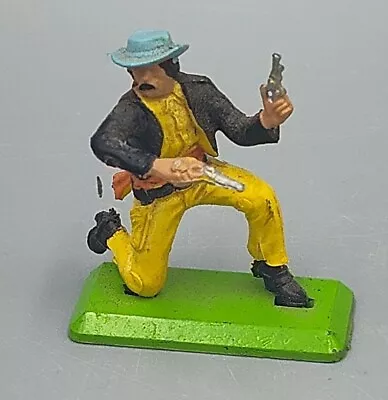 VTG Britains LTD 1971 Deetail COWBOY With  Pistols Made In England • $8.54