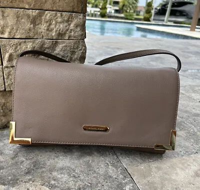 Michael Kors Beverly Oversized Clutch Taupe Shoulder Bag Leather Convertible • $54.95