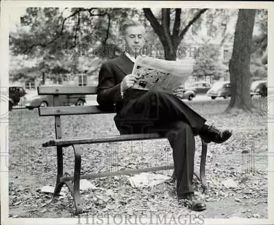 1946 Press Photo Secretary Of Commerce Henry A. Wallace Reads Paper Outside • $19.99