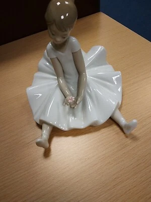 £12 • Buy Nao Lladro Figurine Daisa