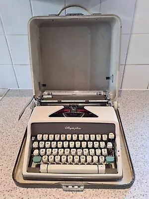 Olympia Deluxe Typewriter With Case • £89.99