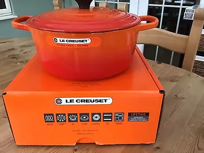 £102 • Buy BNWT Le Creuset 26cm Round Cast Iron 5.3L Casserole In Volcanic Orange