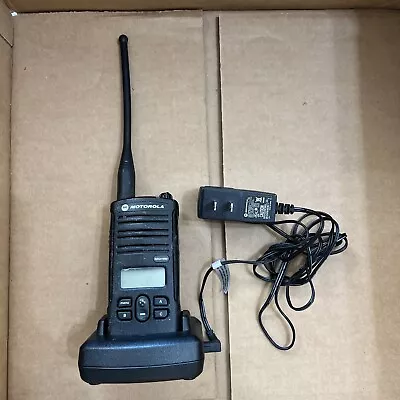 Motorola RDU4160d UHF 16Ch Two Way Radio W/1 Battery And Charger • $105