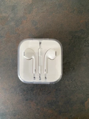 £4.50 • Buy Genuine Apple Iphone 5se,6s,6s+,6,6+,100% Original Headphone Handsfree Earphones