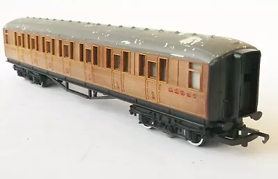 Hornby OO - LNER Gresley Teak Composite Coach - Fitted With Lights • £12.99