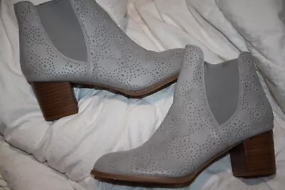 I Love Billy Ladies Grey Vegan Side Gusset Boots. Euro Sz : 39. Worn Once. • $42.99