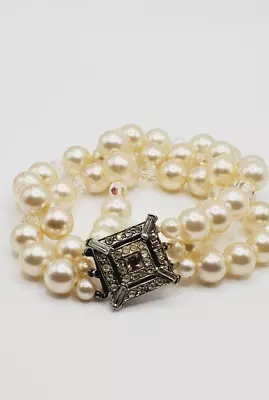 Vintage Unsigned 3 Strand Faux Pearl 7.75  Bracelet With Gold Tone Clasp • $12.50