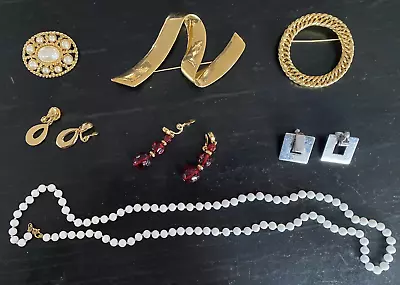Lot Of Vintage MONET Jewelry - Necklace Brooches Earrings • $6