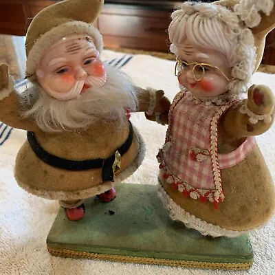 Vintage 8” Blow Mold Santa & Mrs. Clause With Sprayed On Clothing Read • $22.99