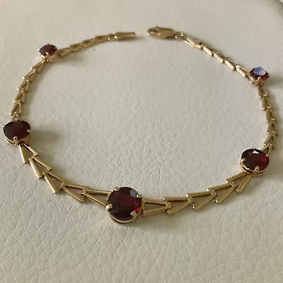 Vintage 14K Gold Graduated Garnet Arrow Bracelet 8  • $250