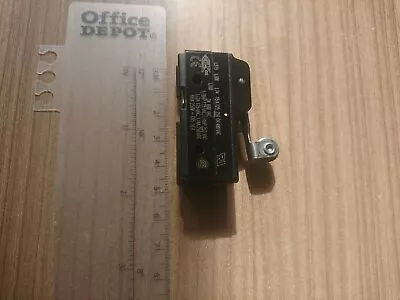 Honeywell Micro Snap Action Switch Model BZ-2RW822 With Roller Lever • £6