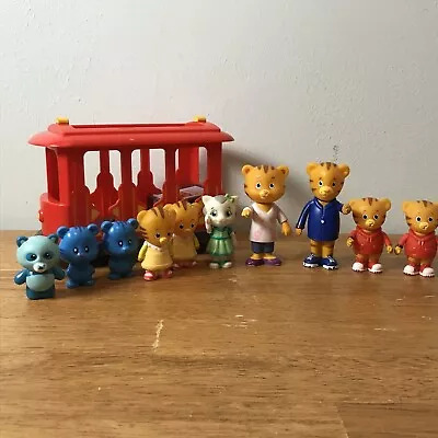 DANIEL TIGER'S NEIGHBORHOOD Trolley Toy With 10 Action Figures • $14.50