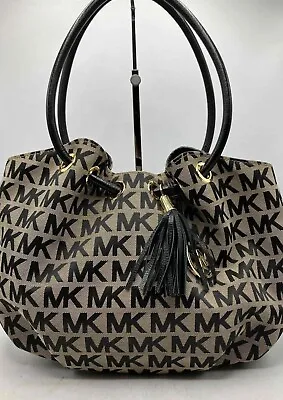 Authenticated MICHAEL Michael Kors Black & Beige Medium East West Ring Tote Bag • $89