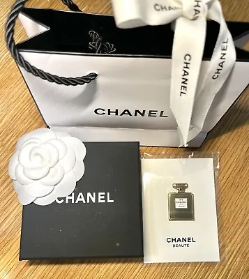 Chanel Beauté Brooch • $119.95